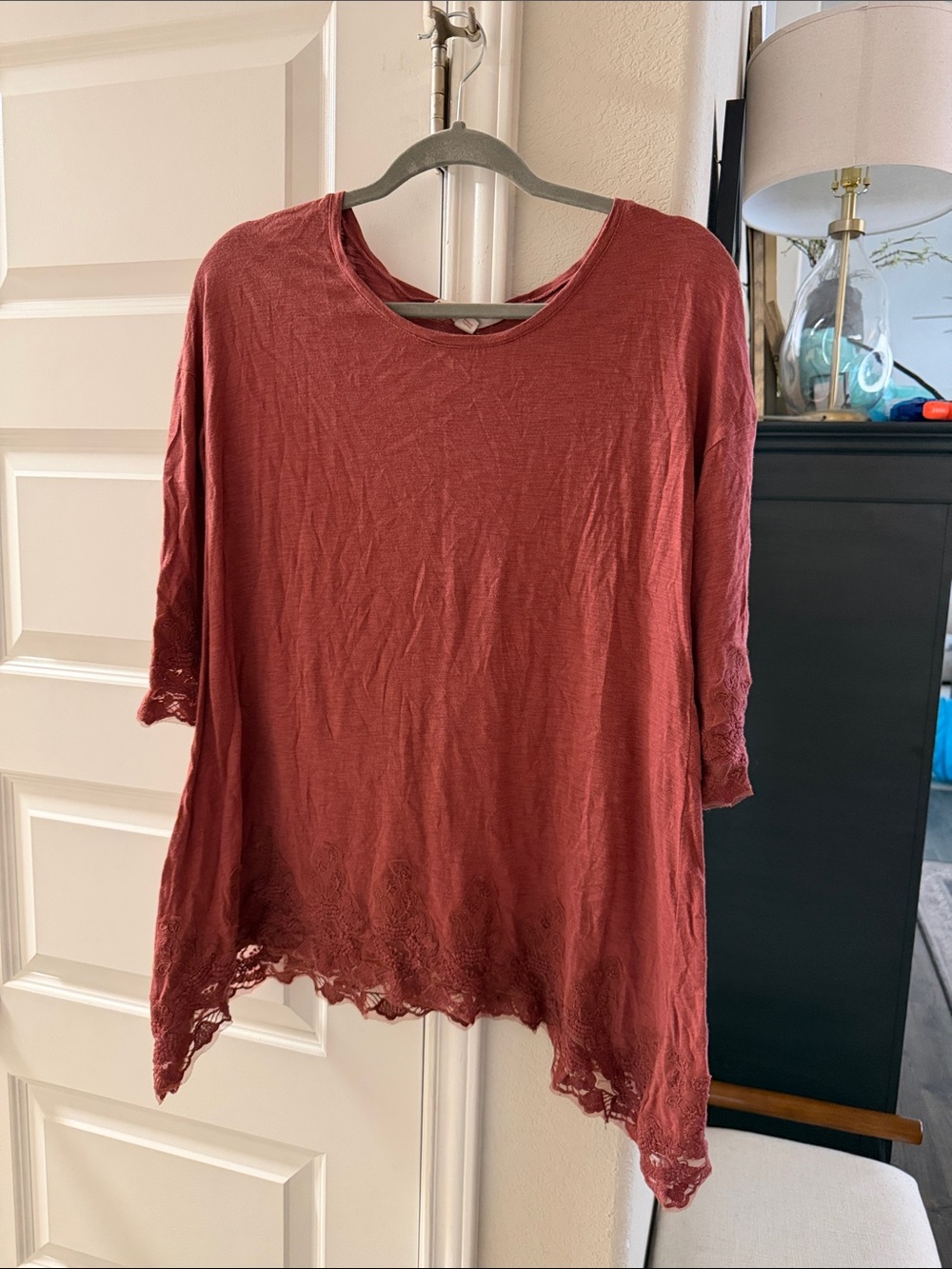 Women's Sun & Shadow Lace-Hem Scoop Neck Top - Rust Red Medium